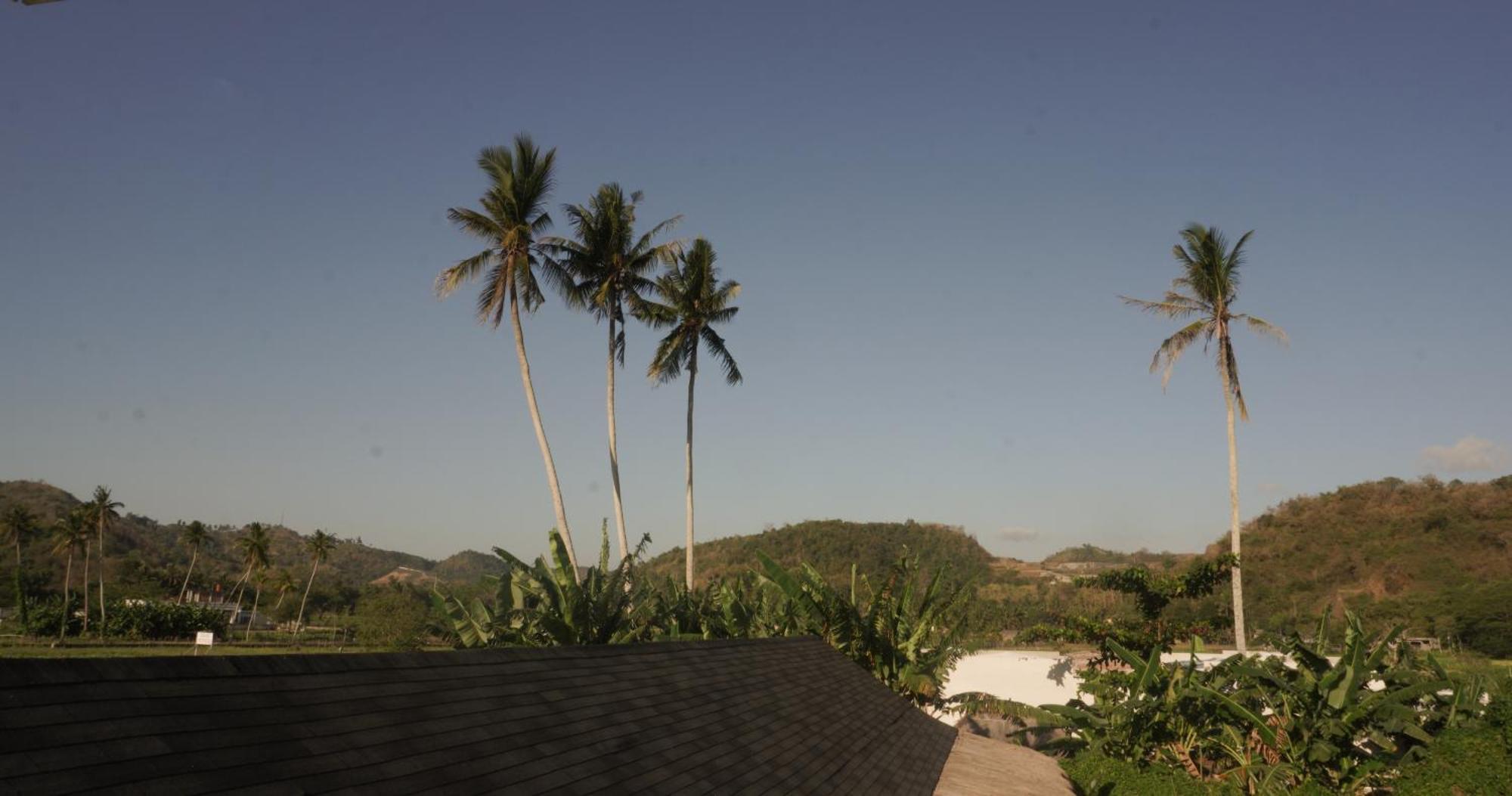 Suku Lifestyle Hotel & Villas Selong Belanak Exterior photo